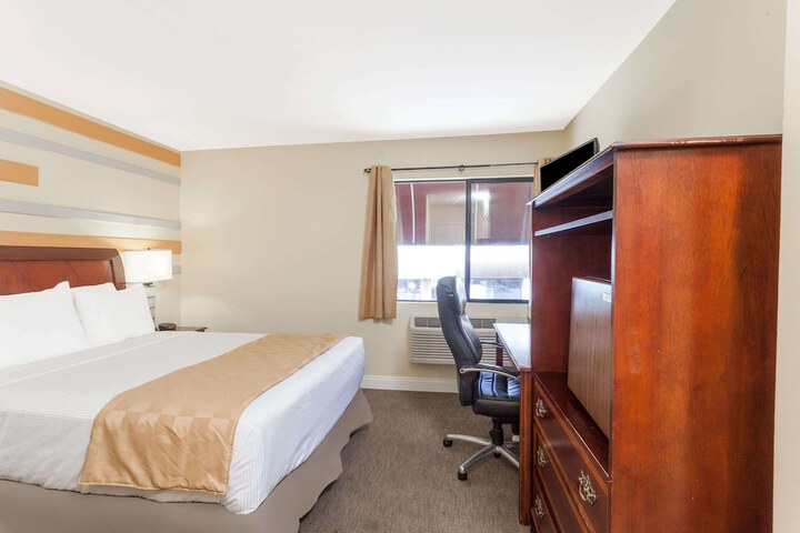 Room 28 of 47