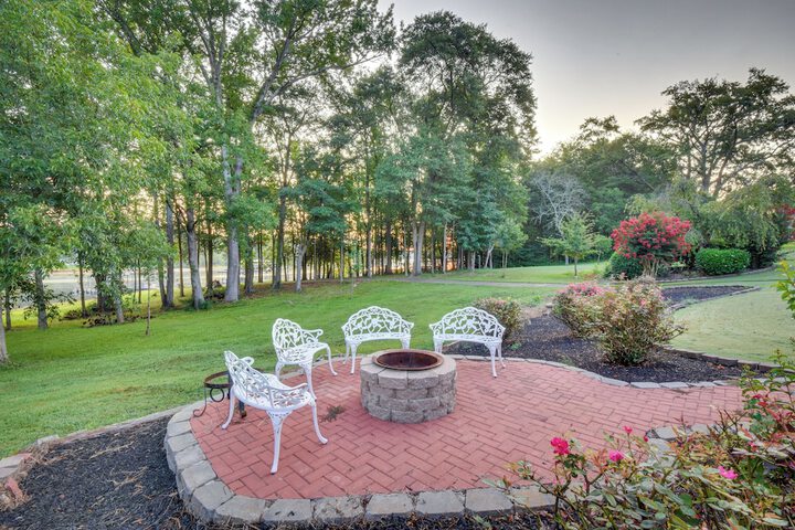 Grand Lakefront Home in Hartwell w / Game Room!