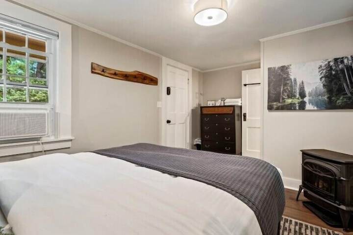 The Aurora Inn & Cottages