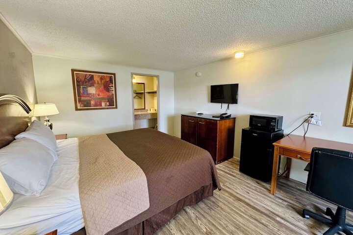 Room 34 of 40