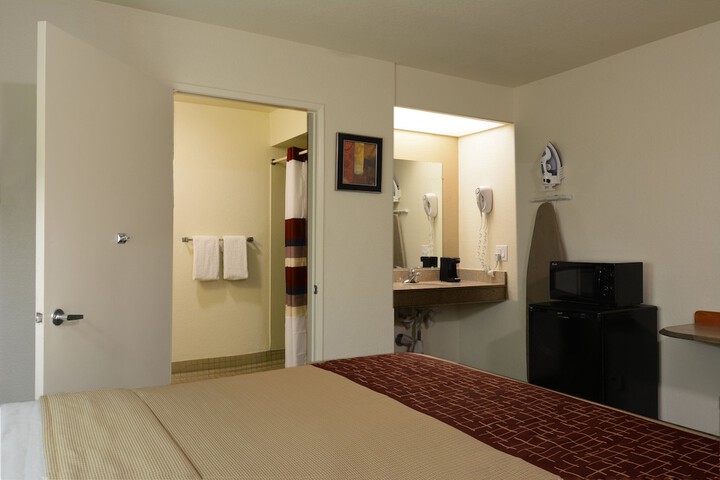 Room 11 of 28