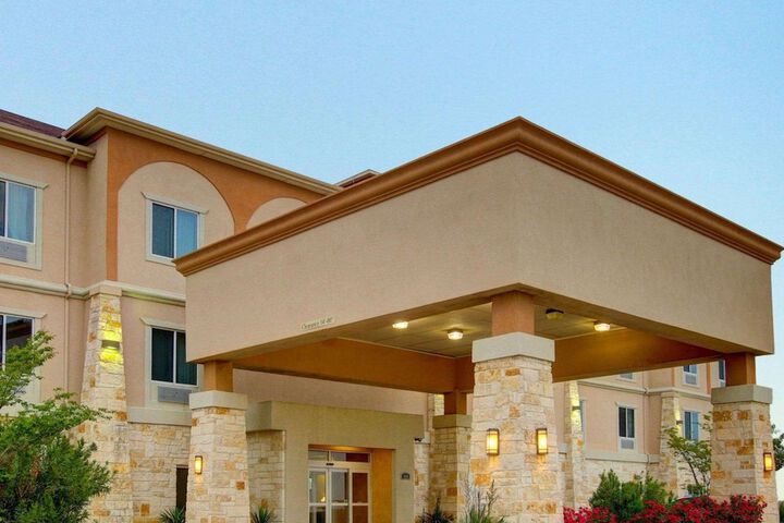 Comfort Inn & Suites Alvarado