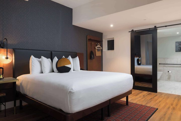 Room 46 of 98