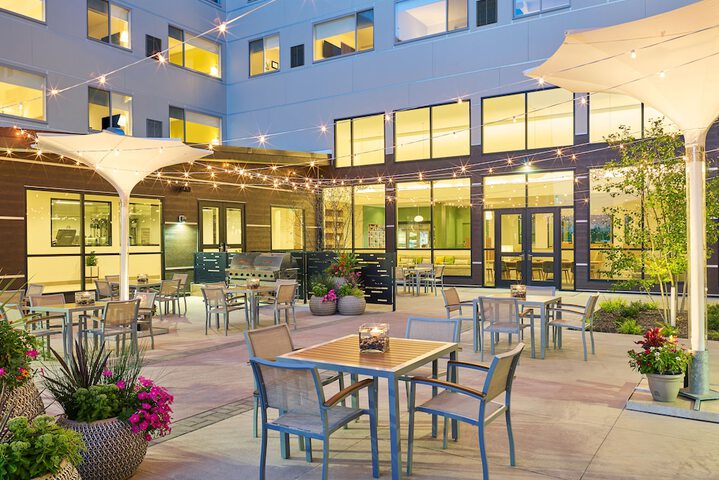Hotel Exterior 28 of 29