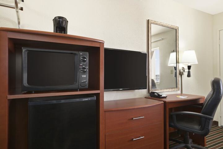 Room 8 of 13