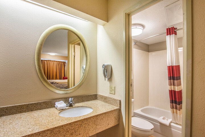 Room 6 of 22