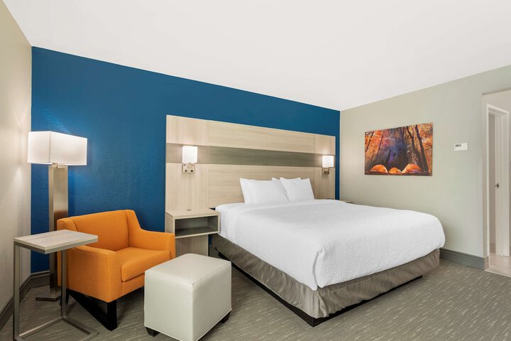 Best Western Plus Cleveland Inn & Suites