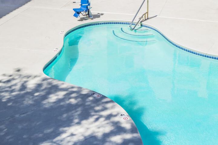 Pool 4 of 27