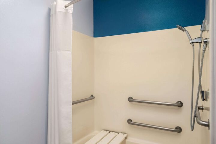 Room 10 of 29