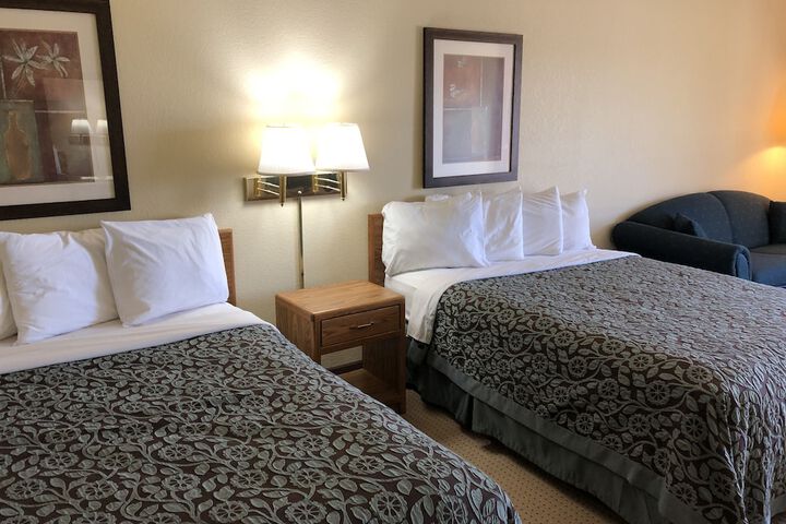 Room 27 of 76