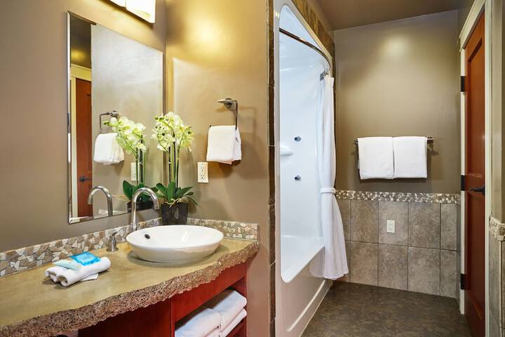 Bellstar Suites at Solara Resort