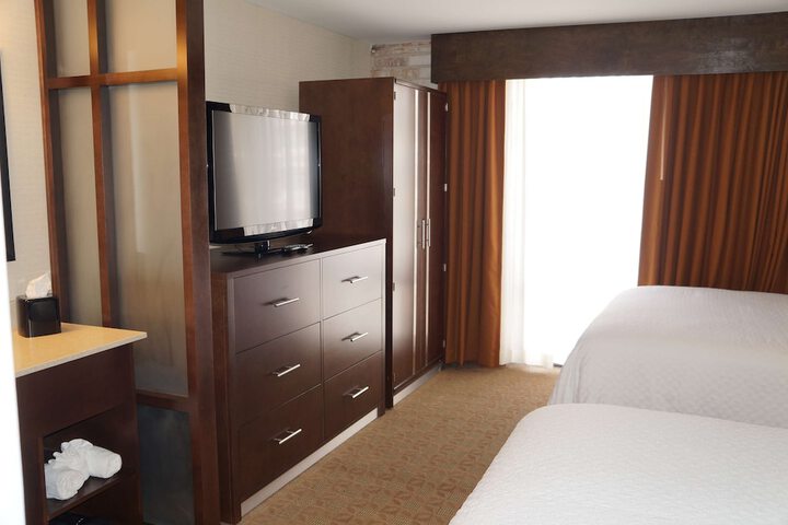 Room 13 of 35