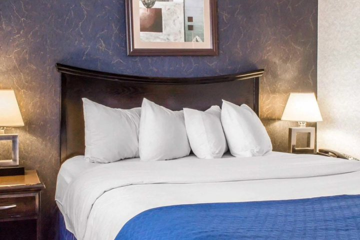 Paramount Inn