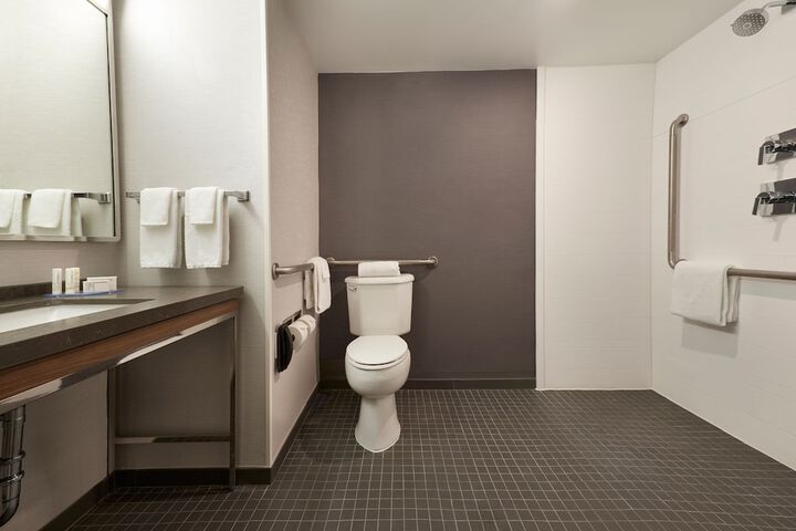 Room 20 of 33