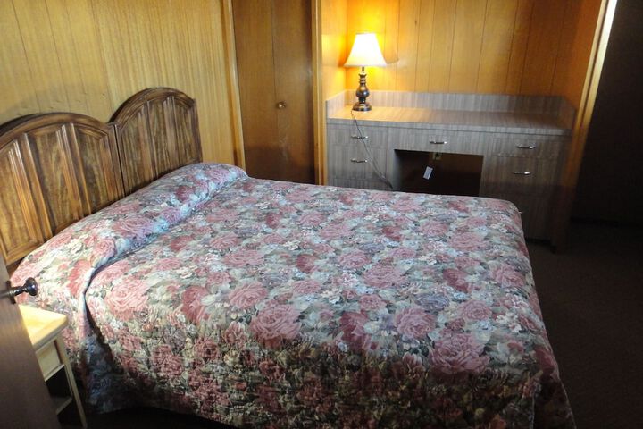 Room 14 of 32