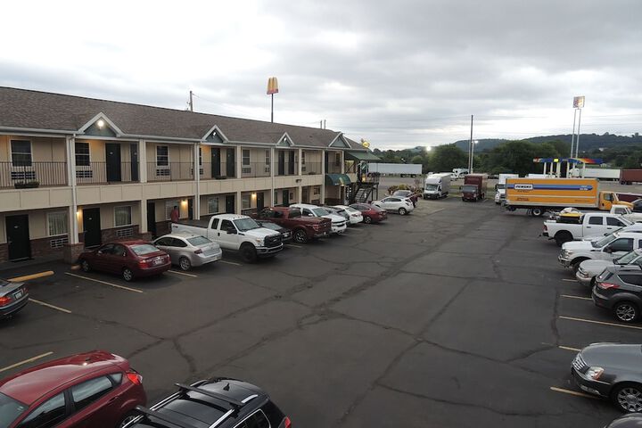 Super 8 by Wyndham Mifflinville Near Bloomsburg