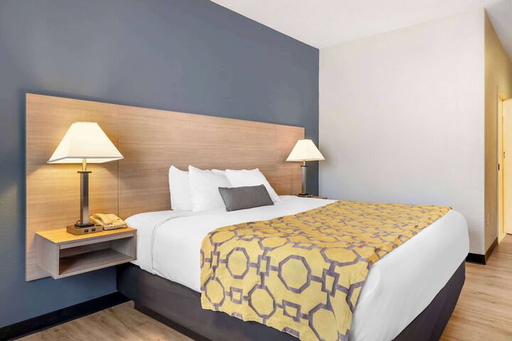 Room 32 of 51