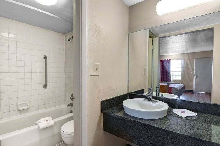 Motel 6 Calhoun GA