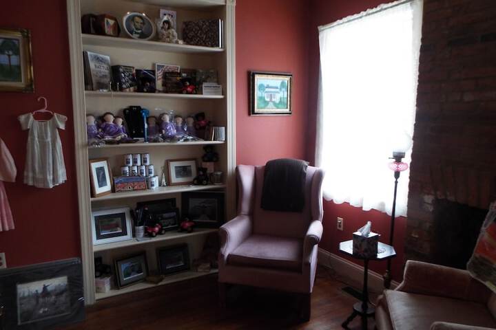 Lounge 36 of 38