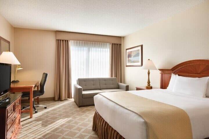 Room 7 of 18