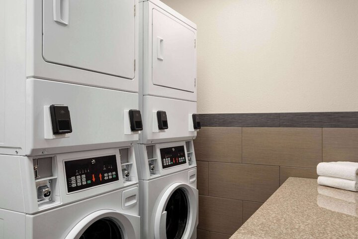La Quinta Inn & Suites by Wyndham Oxford - Anniston