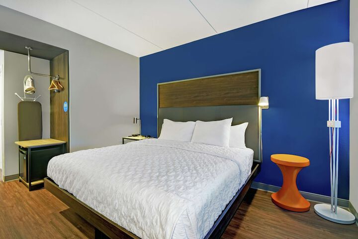 Room 34 of 46