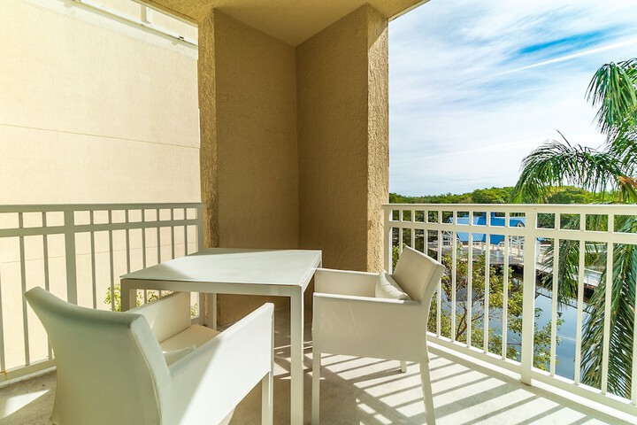 Casa Costa 308s Studio Pools, Jacuzzi, Beach, Shops & Dog Friendly