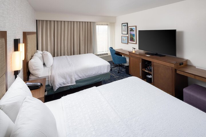 Hampton Inn & Suites Asheville Airport