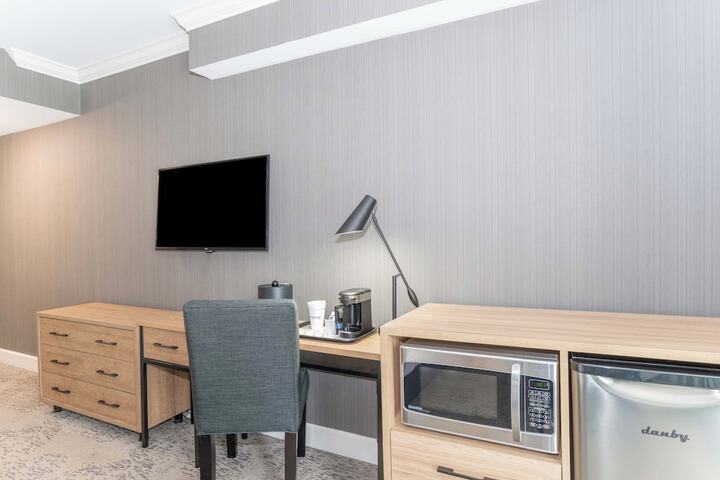 Sandman Signature Vancouver Airport Hotel & Resort