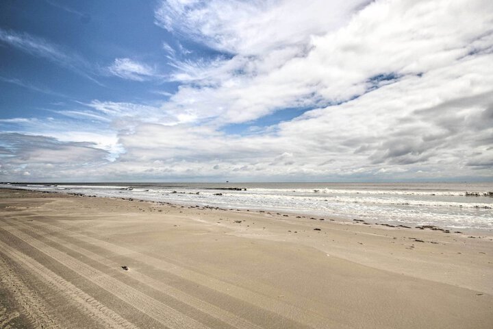 Ocean View & Grill: Crystal Beach Bungalow!