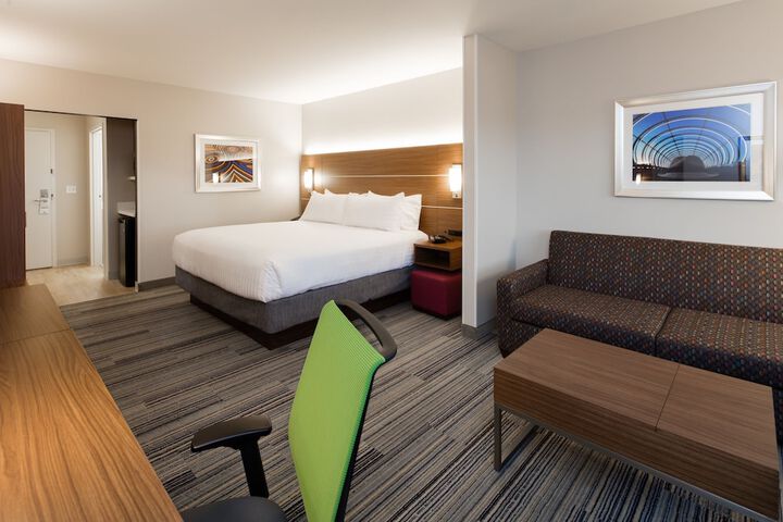 Room 12 of 27