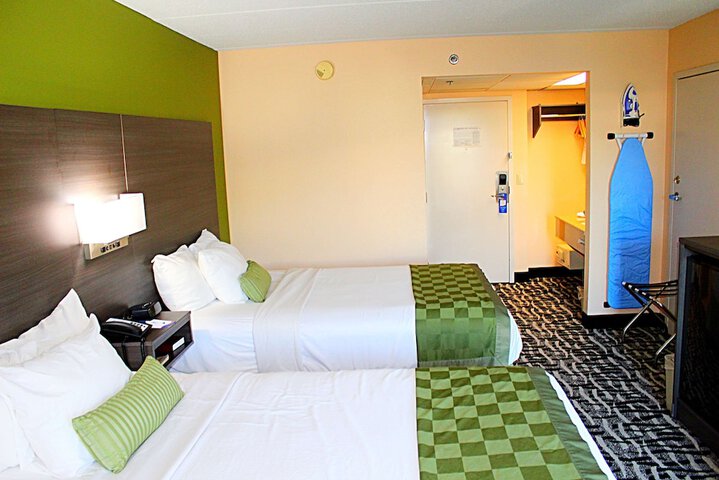 Room 12 of 28