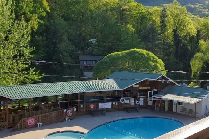 Geneva Hotel & Tiki Bar
