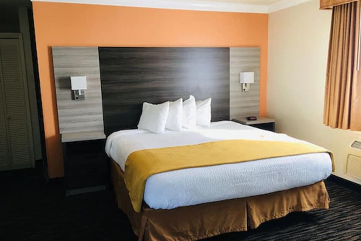 Room 18 of 29