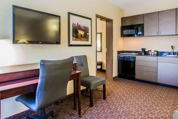 Quality Inn & Suites Peoria North