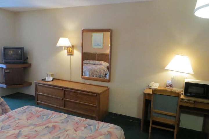 Room 28 of 38