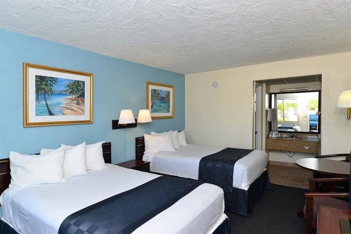 Room 16 of 28