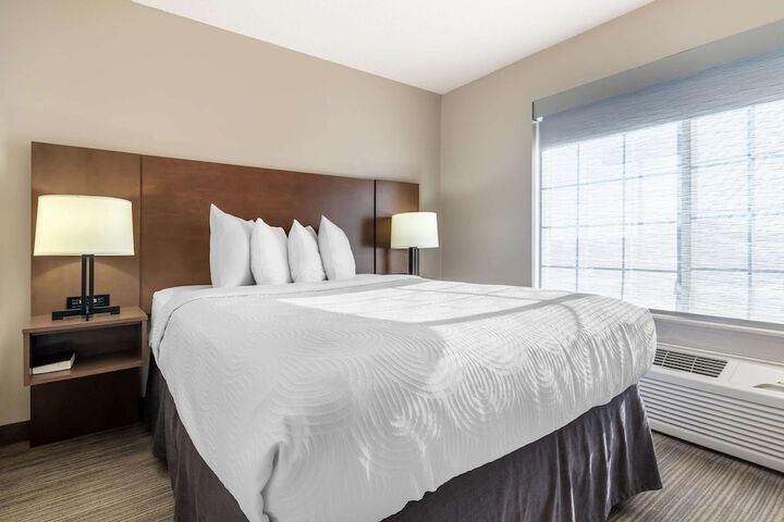 Country Inn & Suites by Radisson Watertown, SD
