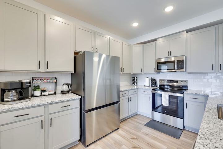 Modern Downtown Apt w / Balcony in Wake Forest!
