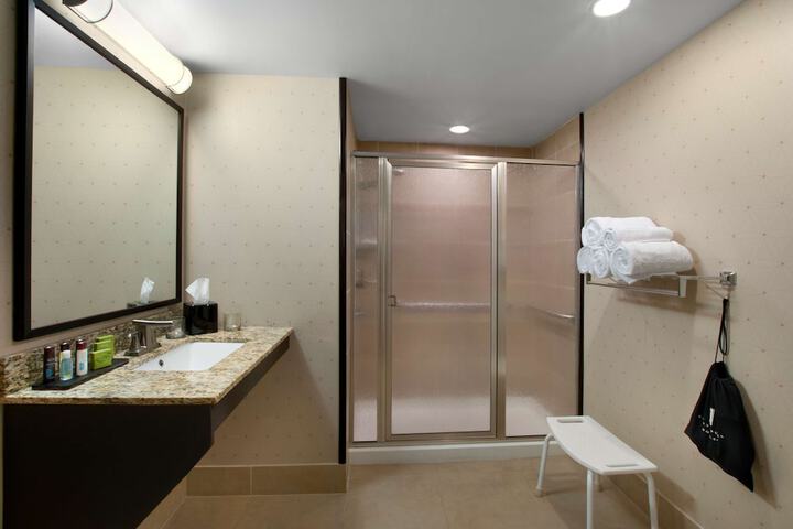 Room 25 of 43