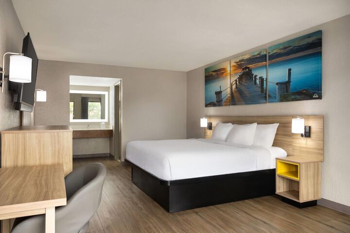 Days Inn by Wyndham Apopka / Orlando