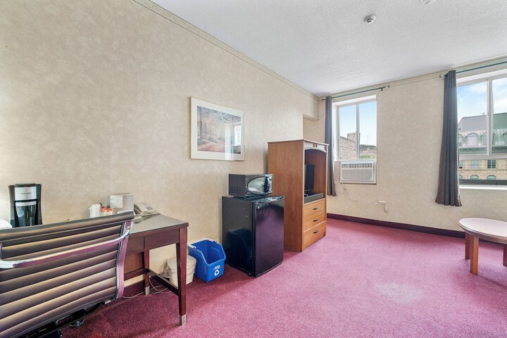 Room 35 of 68