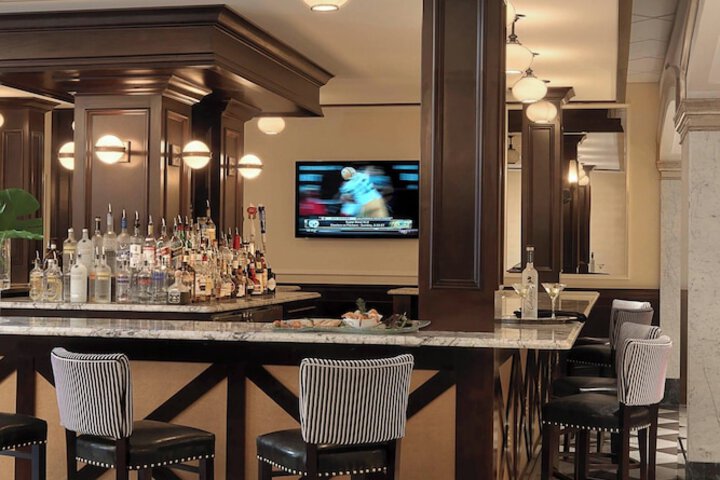 Lounge 44 of 58