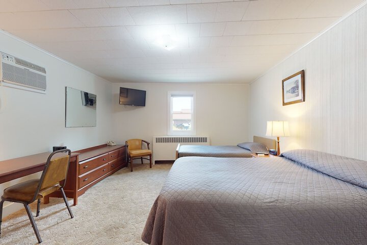 Room 4 of 17