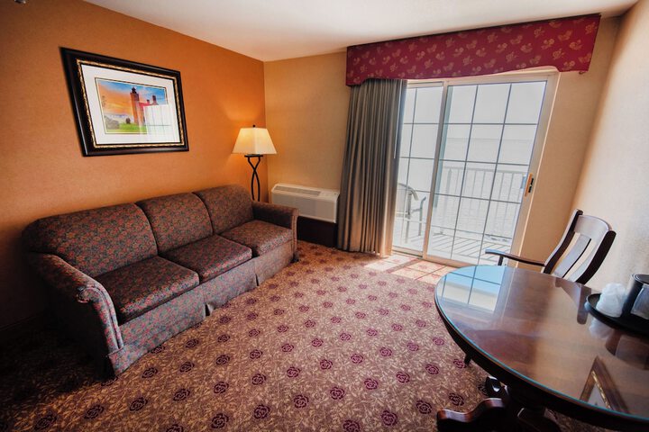 Hamilton Inn Select Beachfront Mackinaw City