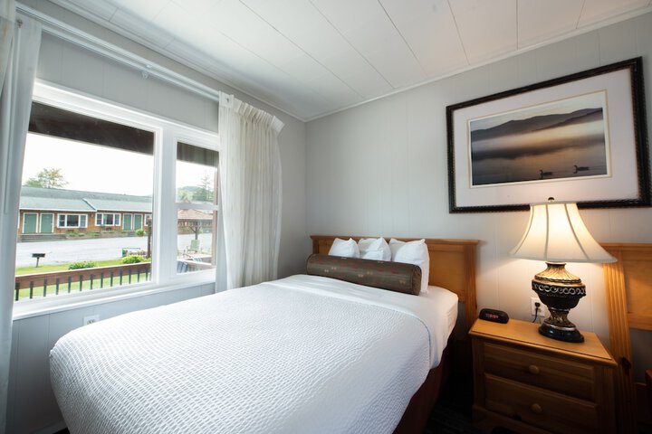 Scottys Lakeside Resort