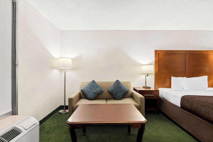 Room 27 of 33