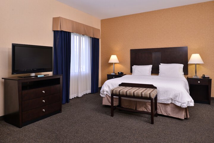Room 13 of 32