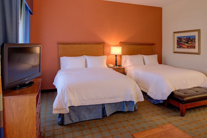 Room 32 of 65