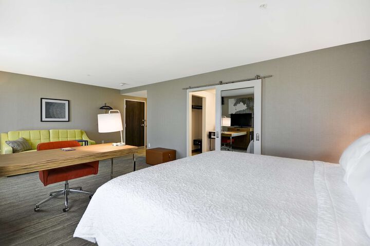 Hampton Inn & Suites Detroit / Warren